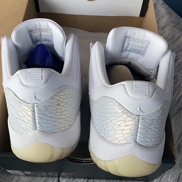 AIR JORDAN 11 Retro Low Heiress White - Picture 10 of 14